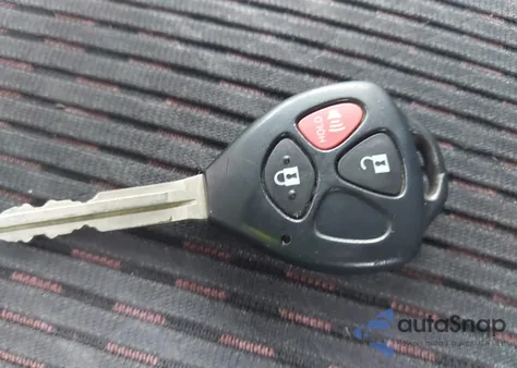 2013 Toyota 4Runner Sr5 z USA, uszkodzony, nr VIN JTEBU5JR0D5141131